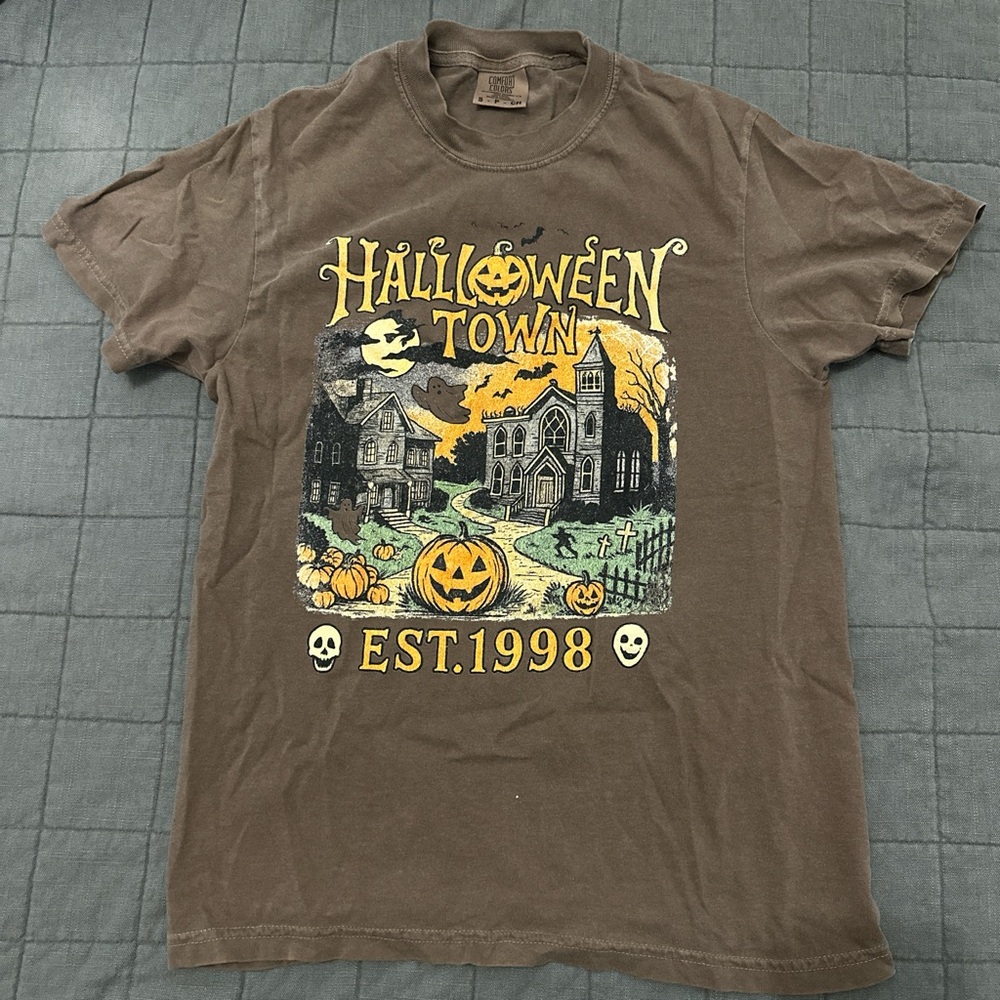 VTG Comfort Colors Brown Halloween Town Tee